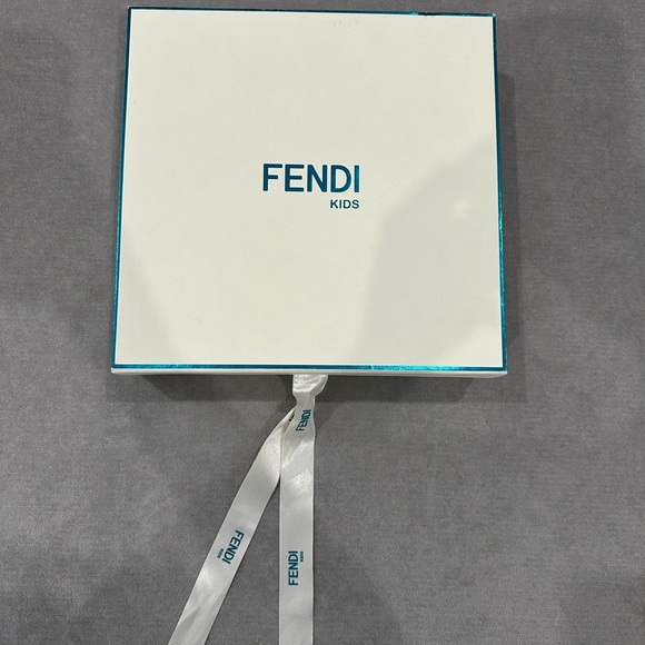 Fendi 3 piece onesie set - Picture 8 of 9